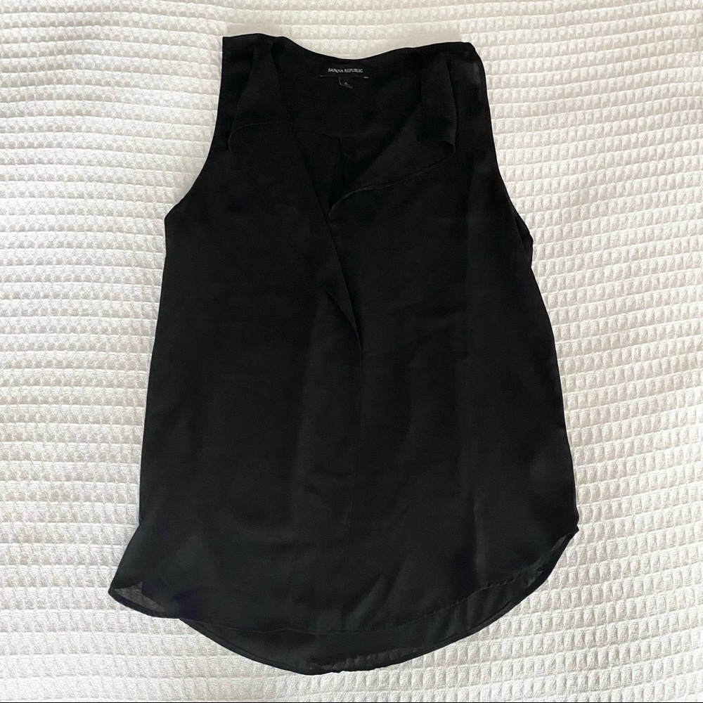 Banana Republic sleeveless ruffle deep v neck black top size small